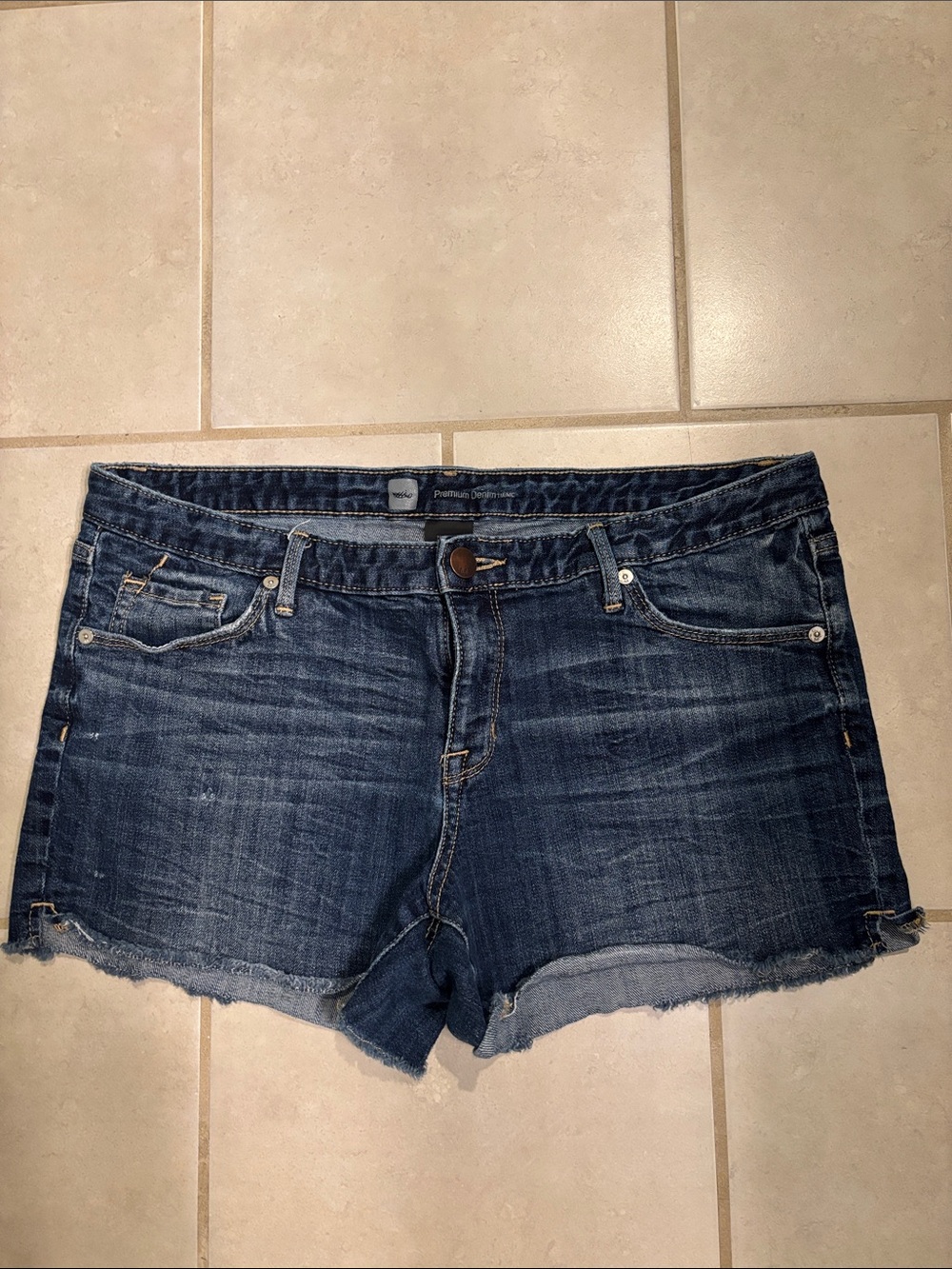 Mossimo Denim Jean Frayed Hem Shorts Mid rise sz 14